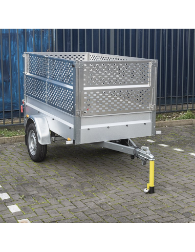 Safety mast with tow ball / caravan