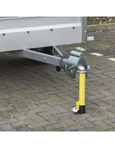 Safety mast with tow ball / caravan